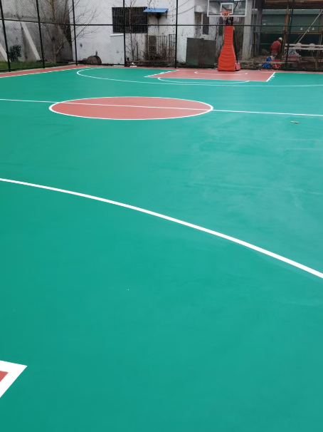 大石桥 球场长期使用易出现地面开裂